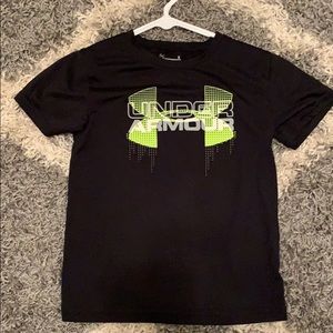 Under armour boys hear gear shirt size 6